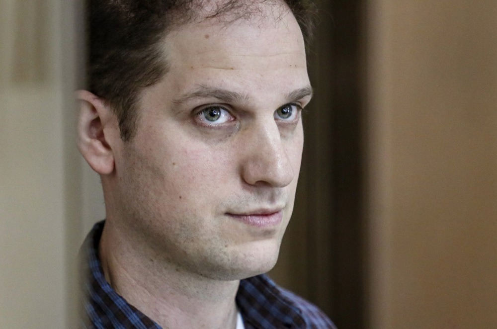 Russia: 83 IPI members send letter to imprisoned reporter Evan Gershkovich
