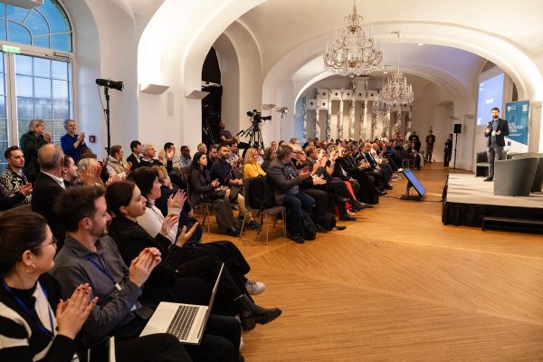 Attendees of the IPI World Congress and Media Innovation Festival 2026 clapping, during the Closing remarks by the IPI Executive Director Scott Griffen. Photo credit Ronja Koskinen - IPI